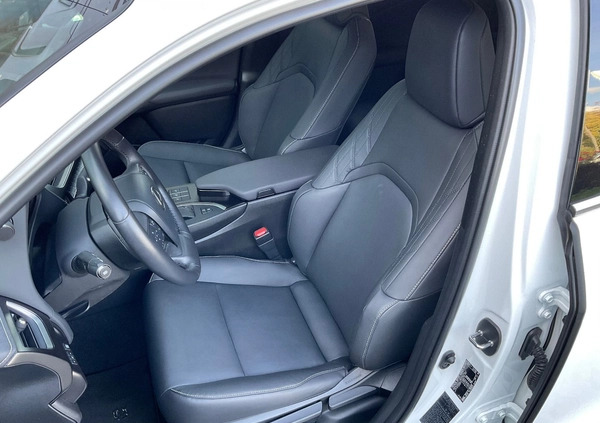 Lexus UX cena 159000 przebieg: 4681, rok produkcji 2022 z Kraków małe 407